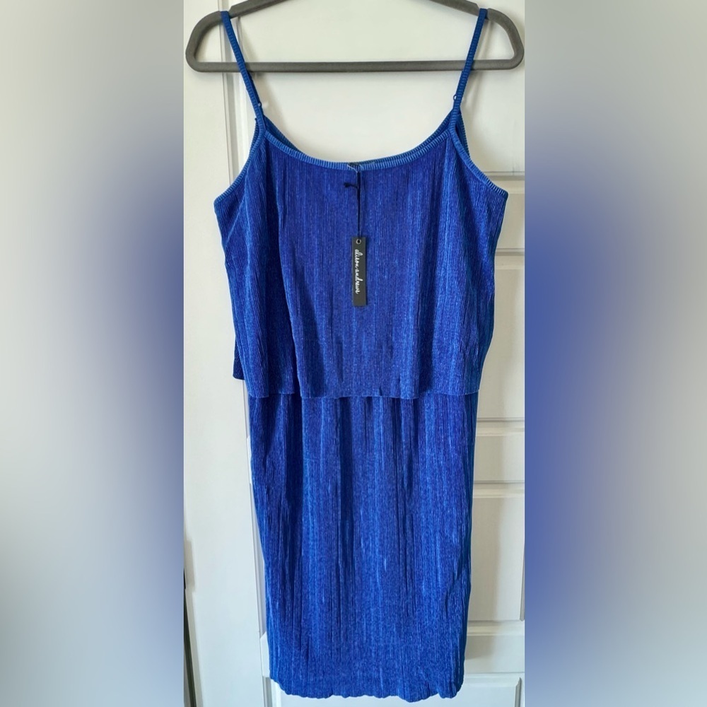 Alison Andrews Dress - Picture 1 of 3
